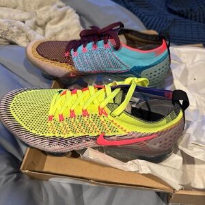 Nike mens size 10.5 Multicolor Flyknit Vapormax